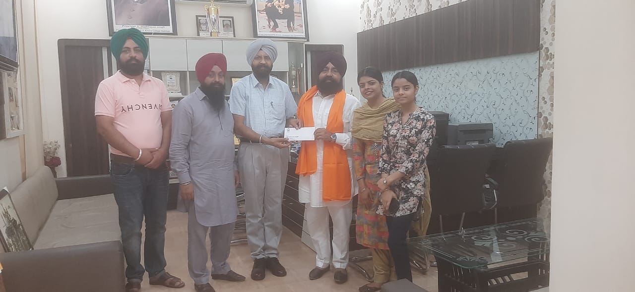 Avtar Singh Dhillon from Canada gave an aid amount of two lakhs to Mahilpur College.  